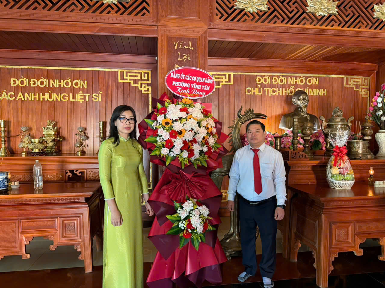 C&oacute; thể l&agrave; h&igrave;nh ảnh về đền thờ v&agrave; văn bản