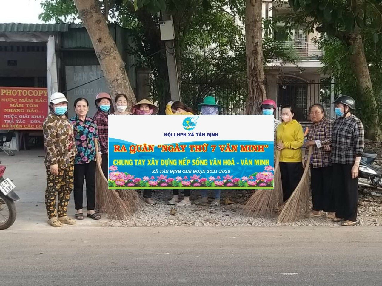 HỘI LHPN XÃ TÂN ĐỊNH: RA QUÂN NGÀY THỨ 7 VĂN MINH – CHUNG TAY XÂY DỰNG NẾP SỐNG VĂN HOÁ, VĂN MINH