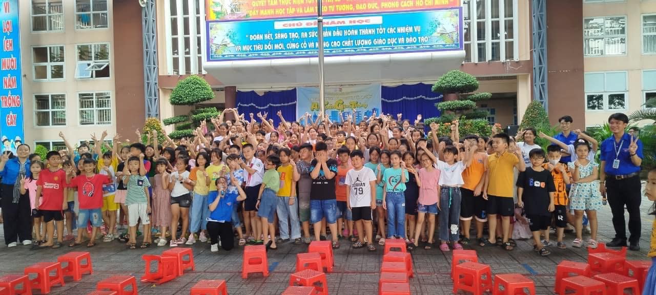 Tuổi Trẻ Đông Thành tổ chức: Chương trình giao lưu, tập huấn an toàn giao thông cho các em học sinh trường Tiểu học Tân Đông Hiệp C