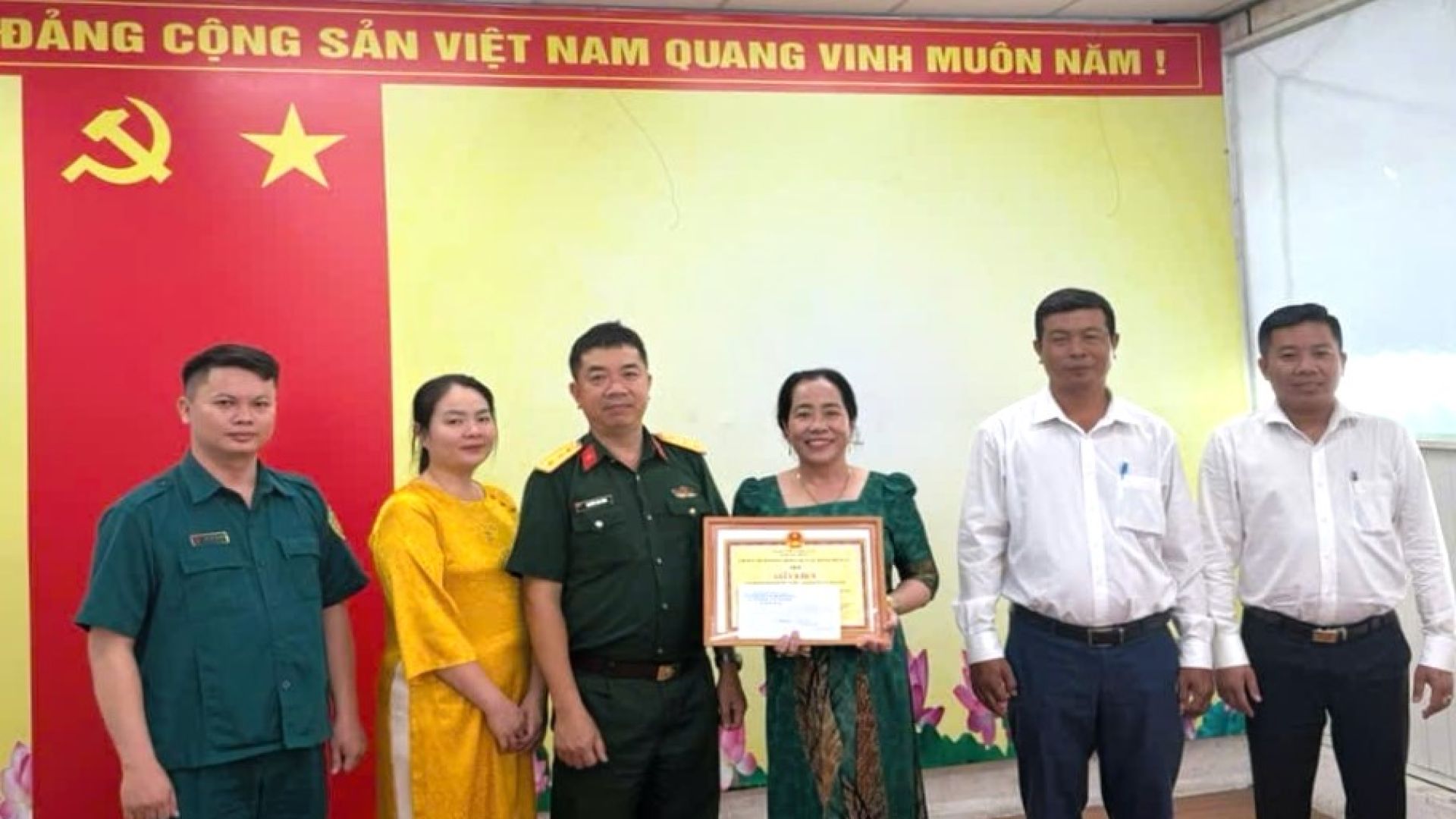 Hội Liên hiệp Phụ nữ phường Tân Đông Hiệp: nhận giấy khen của Ban Chỉ huy Quân sự thành phố Dĩ An