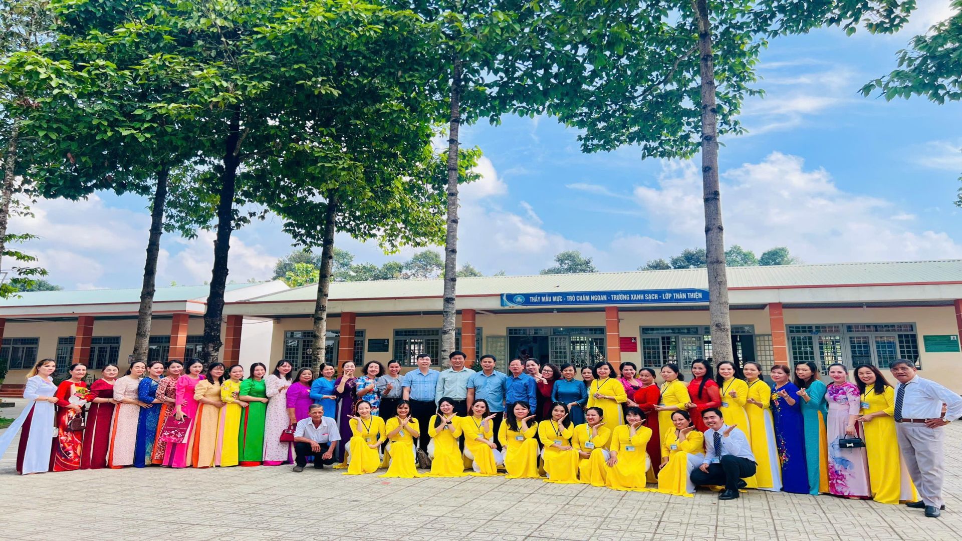 Trường Tiểu học, Mầm non Tân Lập tổ chức hoạt động chào mừng 42 năm ngày Nhà Giáo Việt Nam