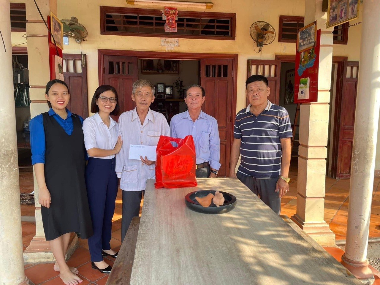 Tổ chức thăm hỏi Người khuyết Tật trên địa bàn xã, Nhân kỷ niệm Ngày người khuyết tật Việt Nam (18/4/1980-18/4/2024)