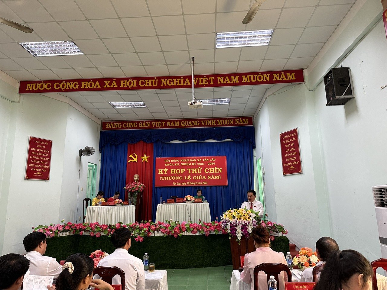 HĐND XÃ TÂN LẬP TỔ CHỨC KỲ HỌP THỨ CHÍN (THƯỜNG LỆ GIỮA NĂM 2024)