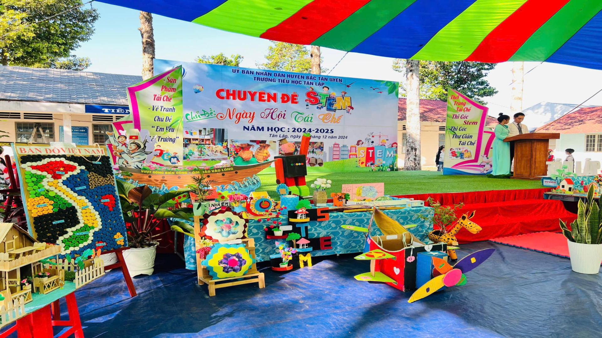 NGÀY HỘI HOẠT ĐỘNG TRẢI NGHIỆM CHUYÊN ĐỀ: STEM - Chủ đề “Ngày hội tái chế” năm học 2024-2025.