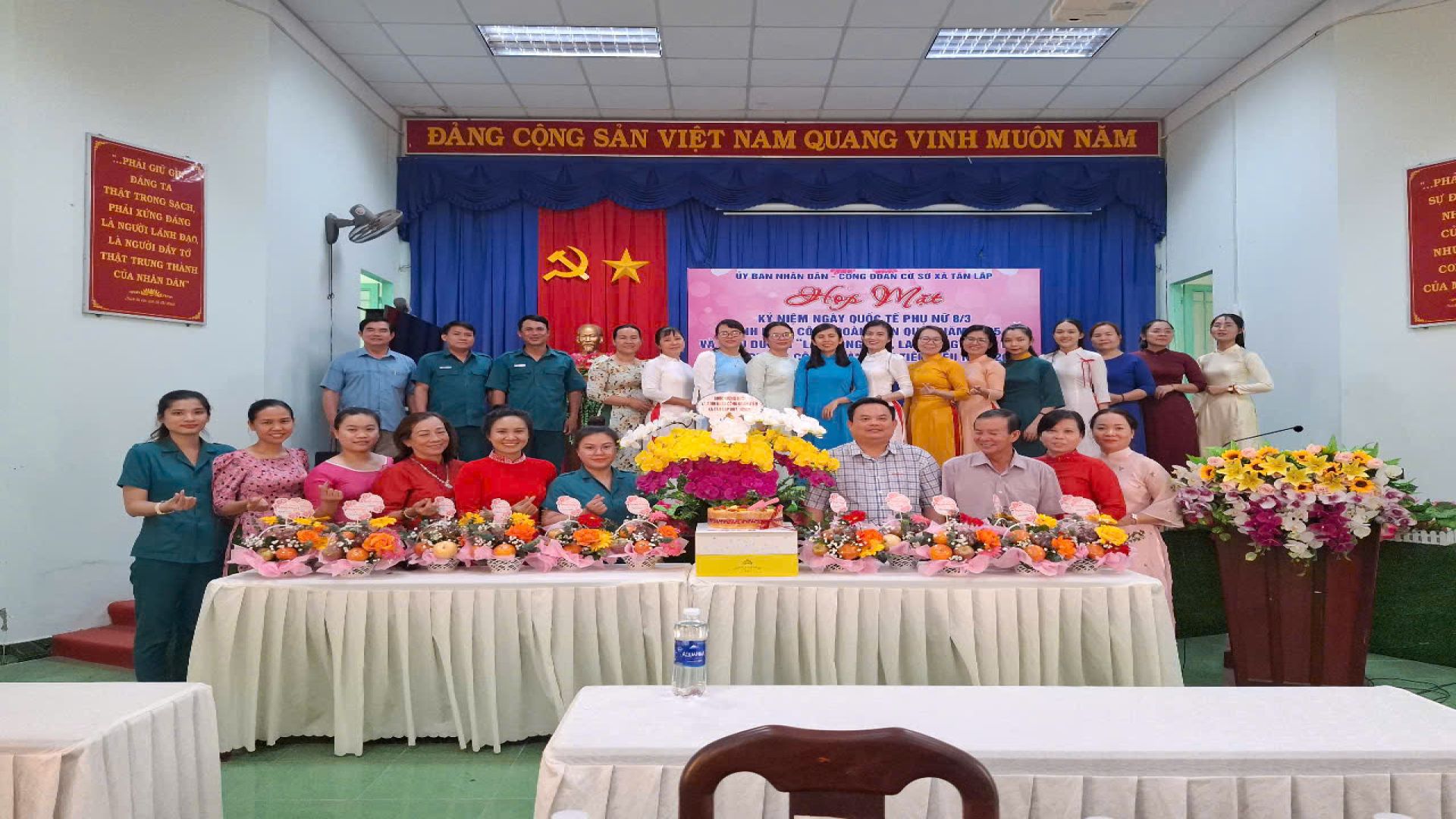 UBND XÃ TÂN LẬP TỔ CHỨC HỌP MẶT NHÂN DỊP NGÀY QUỐC TẾ PHỤ NỮ 8/3