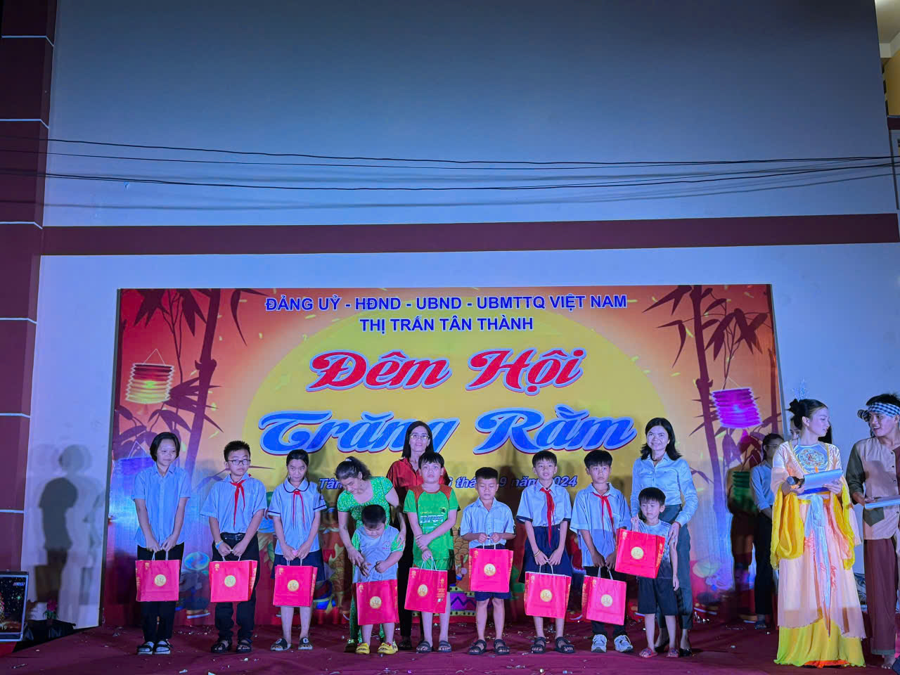 Thị trấn Tân Thành tổ chức Đêm hội trăng rằm cho các em thanh thiếu nhi trên địa bàn năm 2024