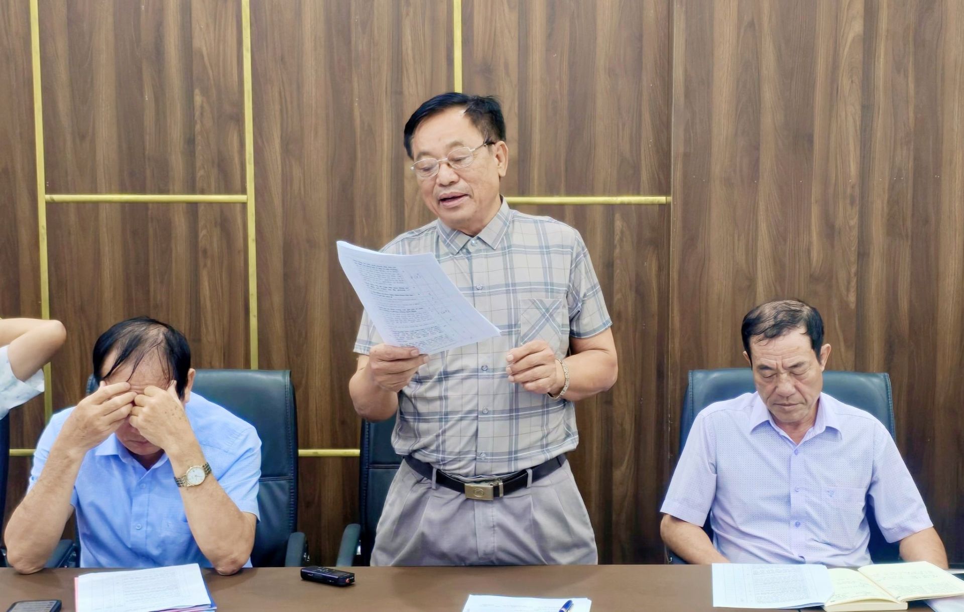 C&oacute; thể l&agrave; h&igrave;nh ảnh về một hoặc nhiều người