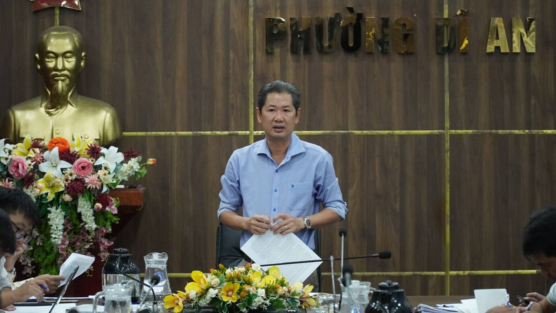 C&oacute; thể l&agrave; h&igrave;nh ảnh về một hoặc nhiều người v&agrave; văn bản cho biết 'AN'