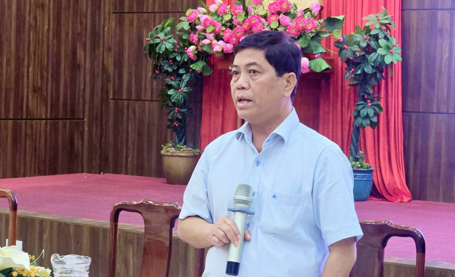 C&oacute; thể l&agrave; h&igrave;nh ảnh về c&aacute;i bục v&agrave; văn bản