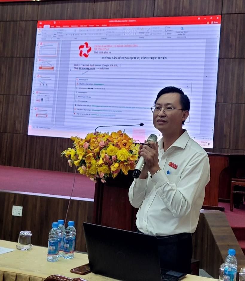 C&oacute; thể l&agrave; h&igrave;nh ảnh về c&aacute;i bục v&agrave; văn bản