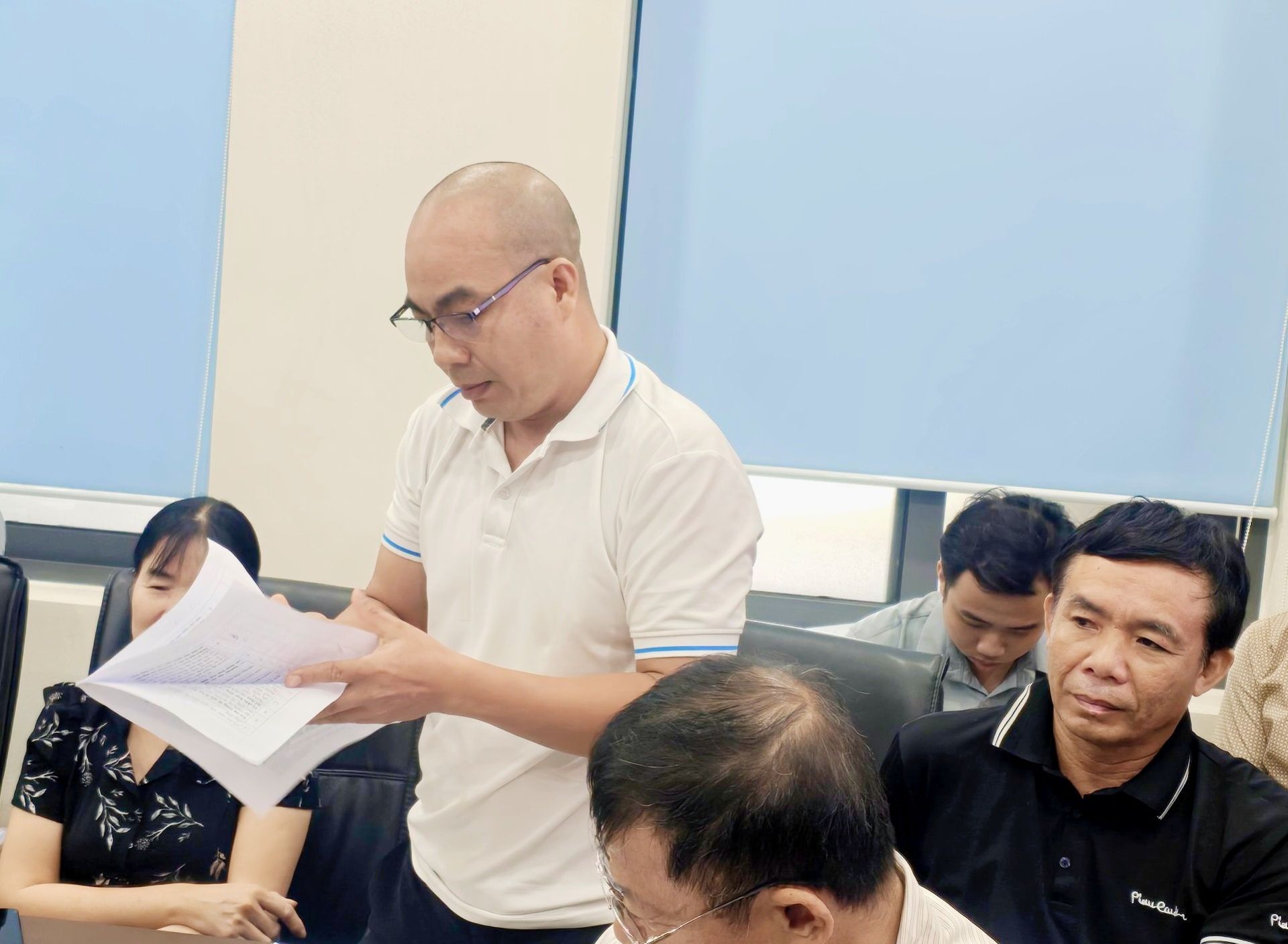 C&oacute; thể l&agrave; h&igrave;nh ảnh về một hoặc nhiều người, mọi người đang học v&agrave; văn bản