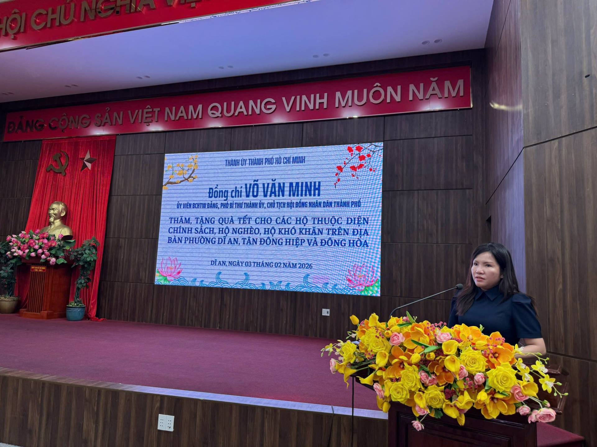 C&oacute; thể l&agrave; h&igrave;nh ảnh về c&aacute;i bục v&agrave; văn bản