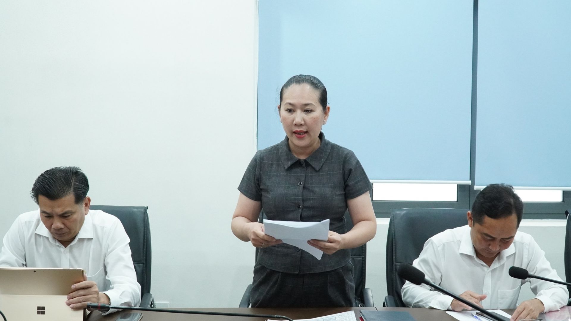 C&oacute; thể l&agrave; h&igrave;nh ảnh về một hoặc nhiều người v&agrave; mọi người đang học