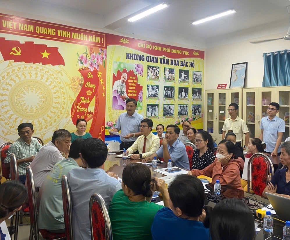 C&oacute; thể l&agrave; h&igrave;nh ảnh về &lrm;một hoặc nhiều người v&agrave; &lrm;văn bản cho biết '&lrm;VIỆT NAM QUANG VINH MU&Ocirc;N MU&Ocirc;N_NĂM! NĂM טאב CHI BỘ KHU PHỐ Đ&Ocirc;NG TẮC 茶 KH&Ocirc;NG GIAN VĂN H&Oacute;A HHONEGIANAVAA B&Aacute;C ្ Nt Thịnh ในตนต น้ำริก પમા&lrm;'&lrm;&lrm;