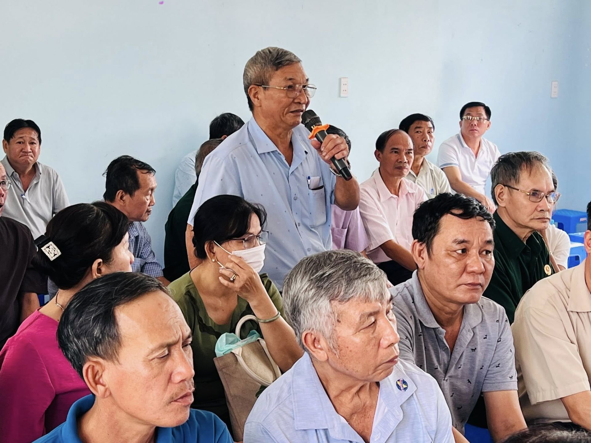 C&oacute; thể l&agrave; h&igrave;nh ảnh về một hoặc nhiều người