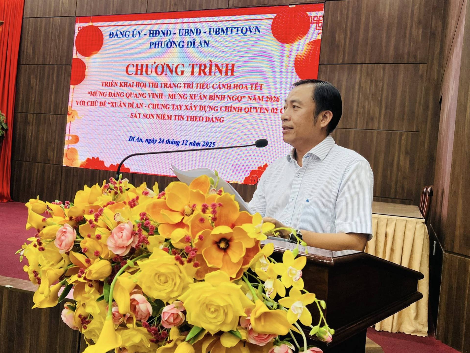 C&oacute; thể l&agrave; h&igrave;nh ảnh về c&aacute;i bục v&agrave; văn bản cho biết 'Đ&Aacute;NG Đ&Aacute;NGUY-HDND BY- HDND UBND UBMTTOVN PHƯỜNGDIAN DİAN CHƯƠNG TR&Igrave;NH TRIEN KHAI HOI THI TRANG TR&Iacute; &tau;&epsilon;&upsilon; CANH HOA TET "M&Uuml;NGDANGOFANGVIN " "MUNGĐANG Đ&Aacute;NG VINH MỪNG XEAN B&Iacute;NH NGO" NAM12026 NAM &nu;άέ&chi;&Nu;. CHUNG DE-XUANDI N LAY X&Acirc;Y DING CHINTI OUVEN &sigmaf; 02 S&Aacute;T SON NIEM TIY THEODANG DEAM ng&agrave;y thảng năm 2025'