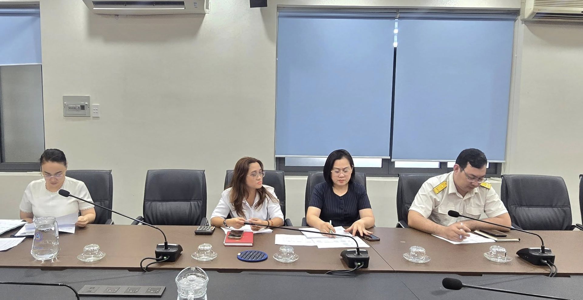 C&oacute; thể l&agrave; h&igrave;nh ảnh về đang học, b&agrave;n v&agrave; văn bản