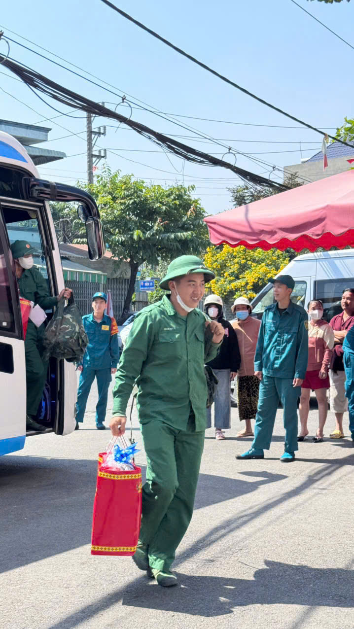 C&oacute; thể l&agrave; h&igrave;nh ảnh về một hoặc nhiều người