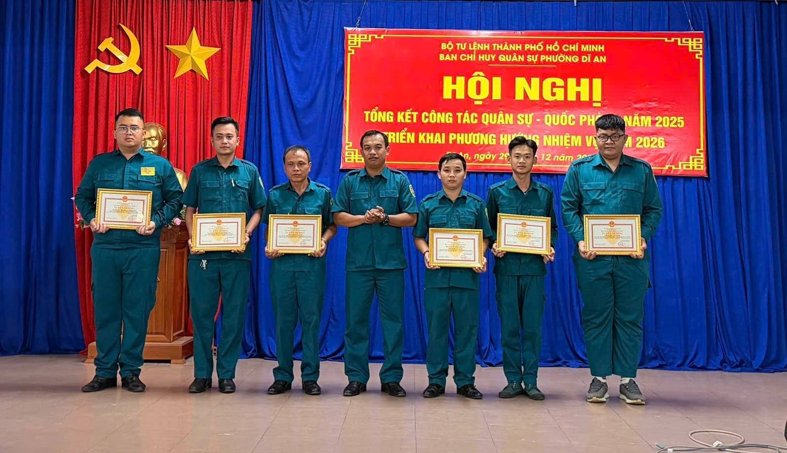 C&oacute; thể l&agrave; h&igrave;nh ảnh về &lrm;văn bản cho biết '&lrm;له BỘ LỆNH TH&Agrave;NH PHỐ HỒ CH&Iacute; MINH BAN CHỈ HUY QUẦN PHƯỜNG AN HỘI NGHI TỔNG KẾT C&Ocirc;NG T&Aacute;C QU&Acirc;N SỰ QUỐC PH RIỂN KHAI PHƯƠNG NHIỆM VI ng&agrave;y 20 12 năm NĂM 2025 2026 牛&lrm;'&lrm;