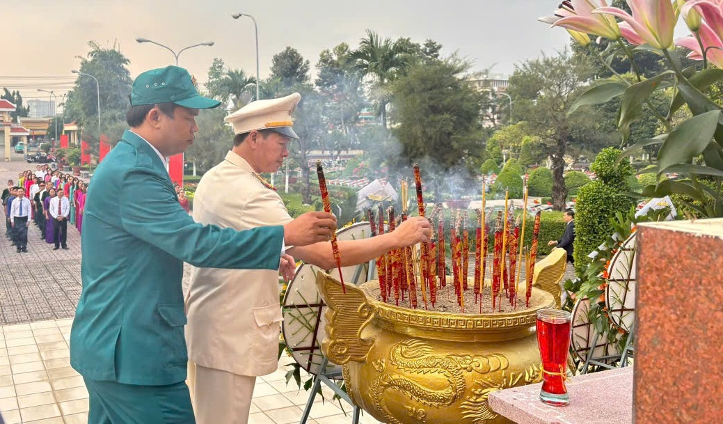 C&oacute; thể l&agrave; h&igrave;nh ảnh về đền thờ v&agrave; văn bản