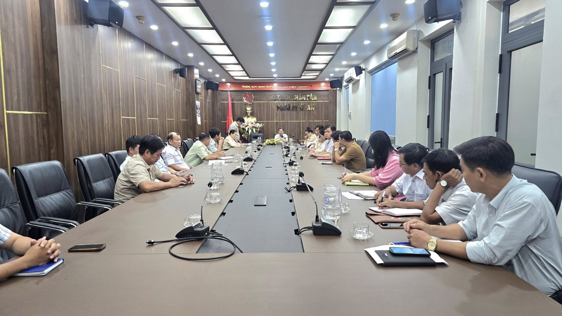 C&oacute; thể l&agrave; h&igrave;nh ảnh về học tập, b&agrave;n v&agrave; văn bản cho biết 'HANTAN F AM AN'