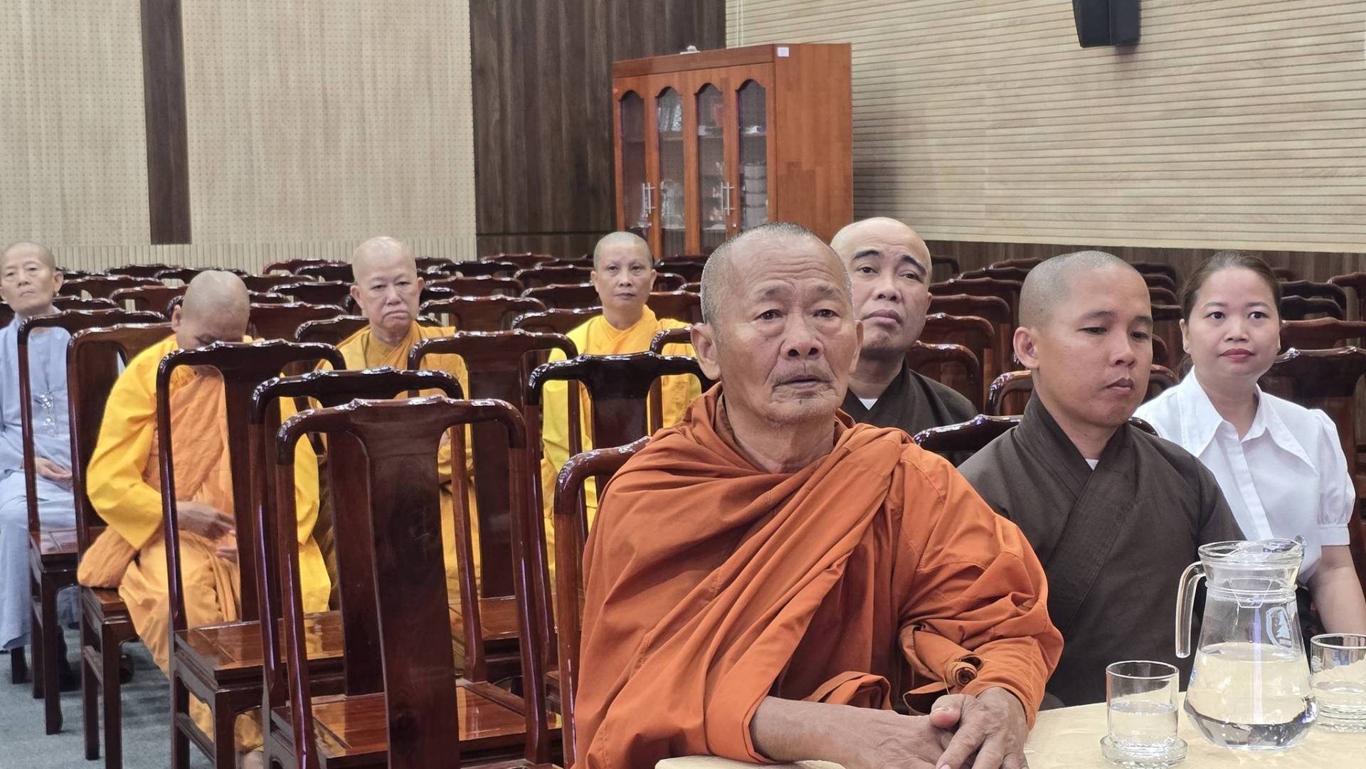 C&oacute; thể l&agrave; h&igrave;nh ảnh về một hoặc nhiều người v&agrave; đền thờ