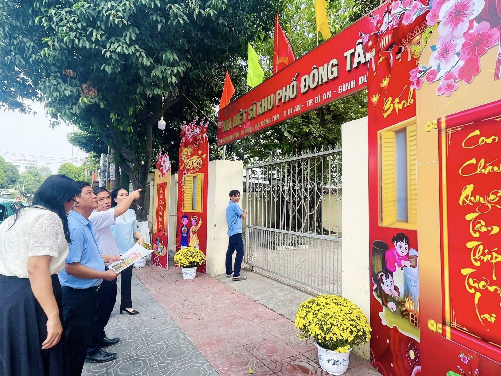 C&oacute; thể l&agrave; h&igrave;nh ảnh về đền thờ v&agrave; văn bản cho biết 'T&Aacute; TAT-RIE TNHU STKHUPHO TAM- RO oi AN PHO Đ&Ocirc;NG AN B&Igrave;NH DI TP OI DI A 0. Bt con Ch&aacute; GE'