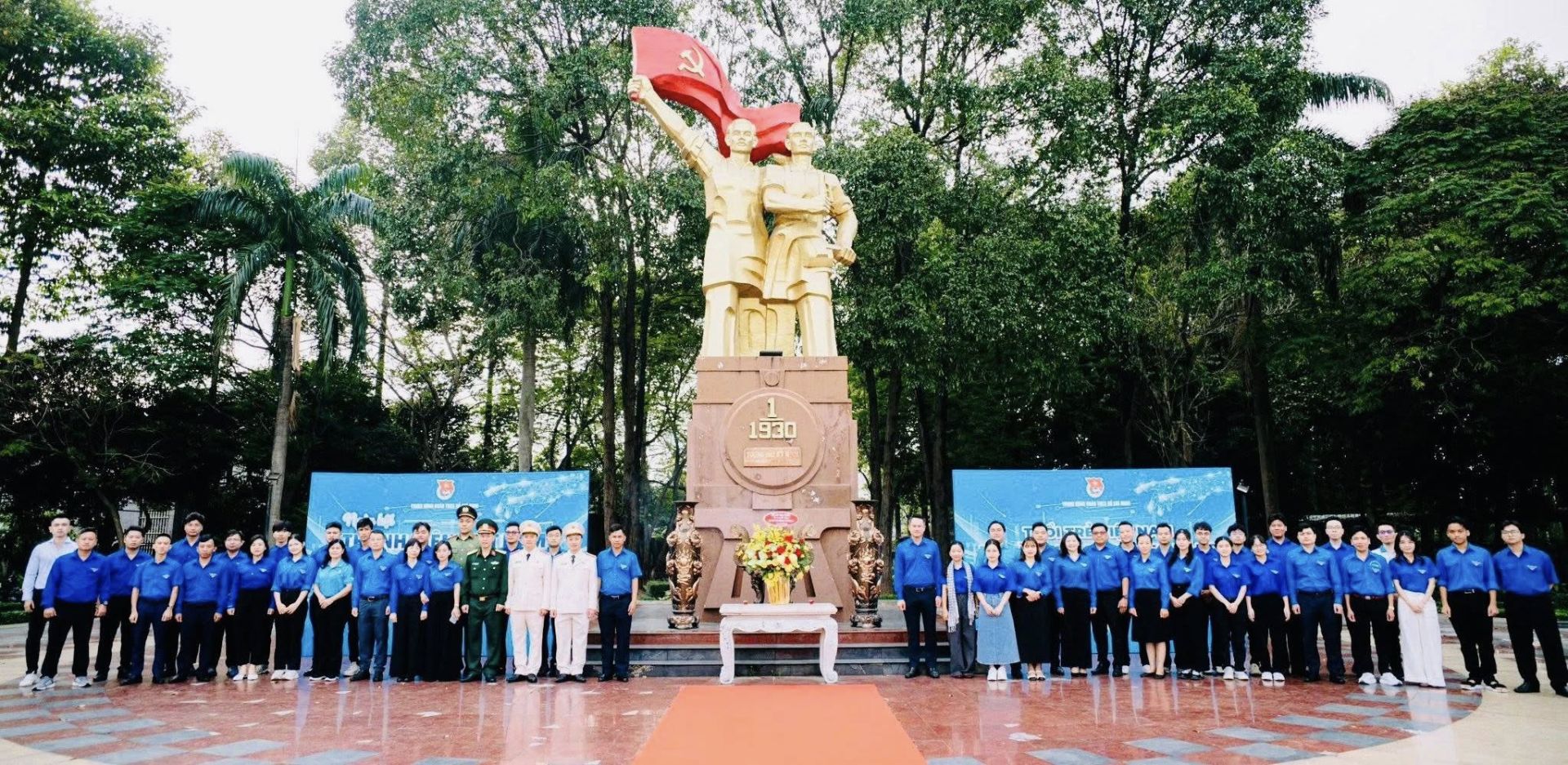 C&oacute; thể l&agrave; h&igrave;nh ảnh về đ&agrave;i kỷ niệm v&agrave; văn bản