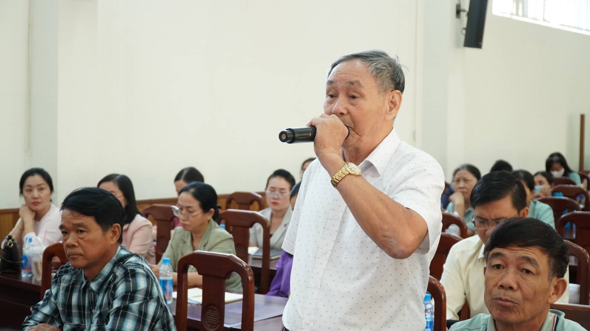 C&oacute; thể l&agrave; h&igrave;nh ảnh về một hoặc nhiều người