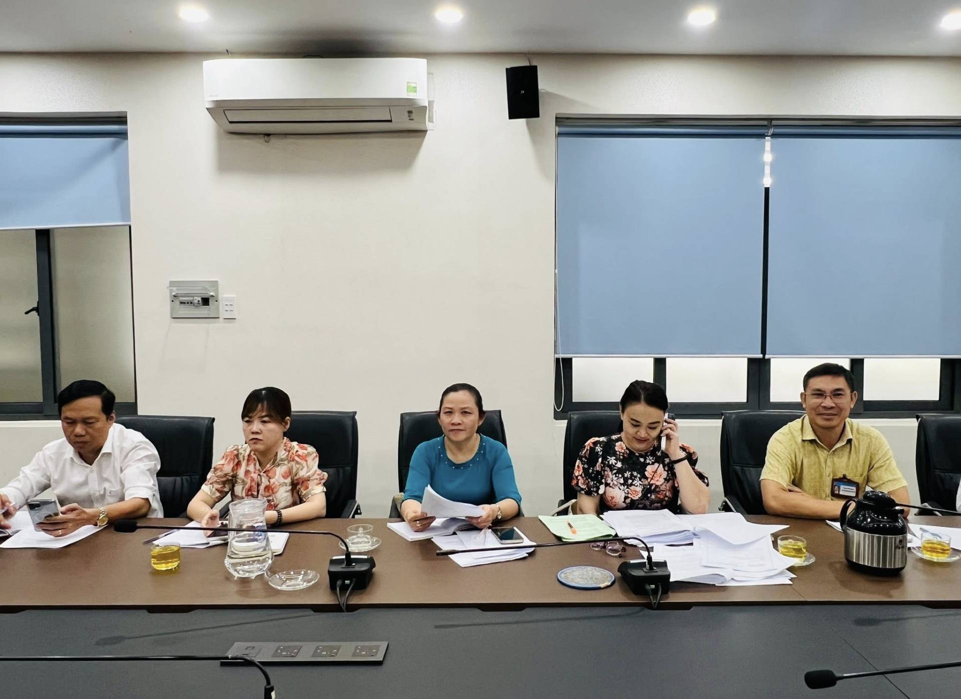 C&oacute; thể l&agrave; h&igrave;nh ảnh về một hoặc nhiều người v&agrave; mọi người đang học