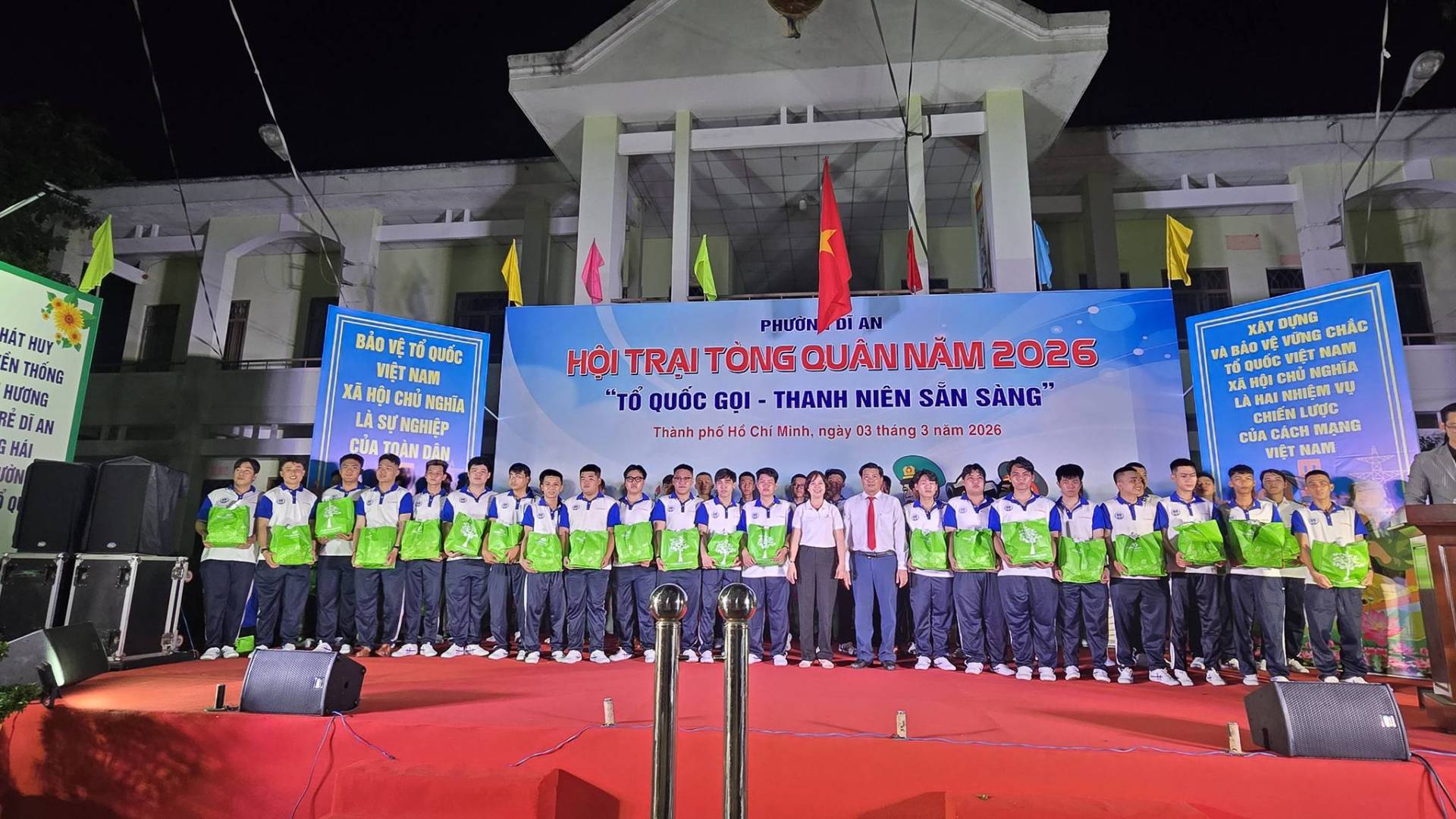 C&oacute; thể l&agrave; h&igrave;nh ảnh về c&aacute;i bục v&agrave; văn bản cho biết 'HA THUYEA N THỐNG HƯƠNG REDIAN HAI BẢO T NAM X&Atilde; HỘI CMU NGHĨA LASUNGHIỆP CỦA TO&Agrave;N DĂN PHƯỜN Di AN H&Ocirc;I TRẠI T&Ograve;NG QU&Acirc;N NĂM 2026 "TỔ QUỐC GOI THANH NI&Ecirc;N SẴN S&Agrave;NG" Th&aacute;nh phố Chi M&igrave;nh. ng&agrave;y 03 thăng: năm 2026 XAY หทดงธ CHAC QU&Uacute;C VIET NAM KA HỘI NGHĨA NHIỆM CHIẾN CHIẾNLƯỢC CỦA CACИ MANG VIỆT MAM'