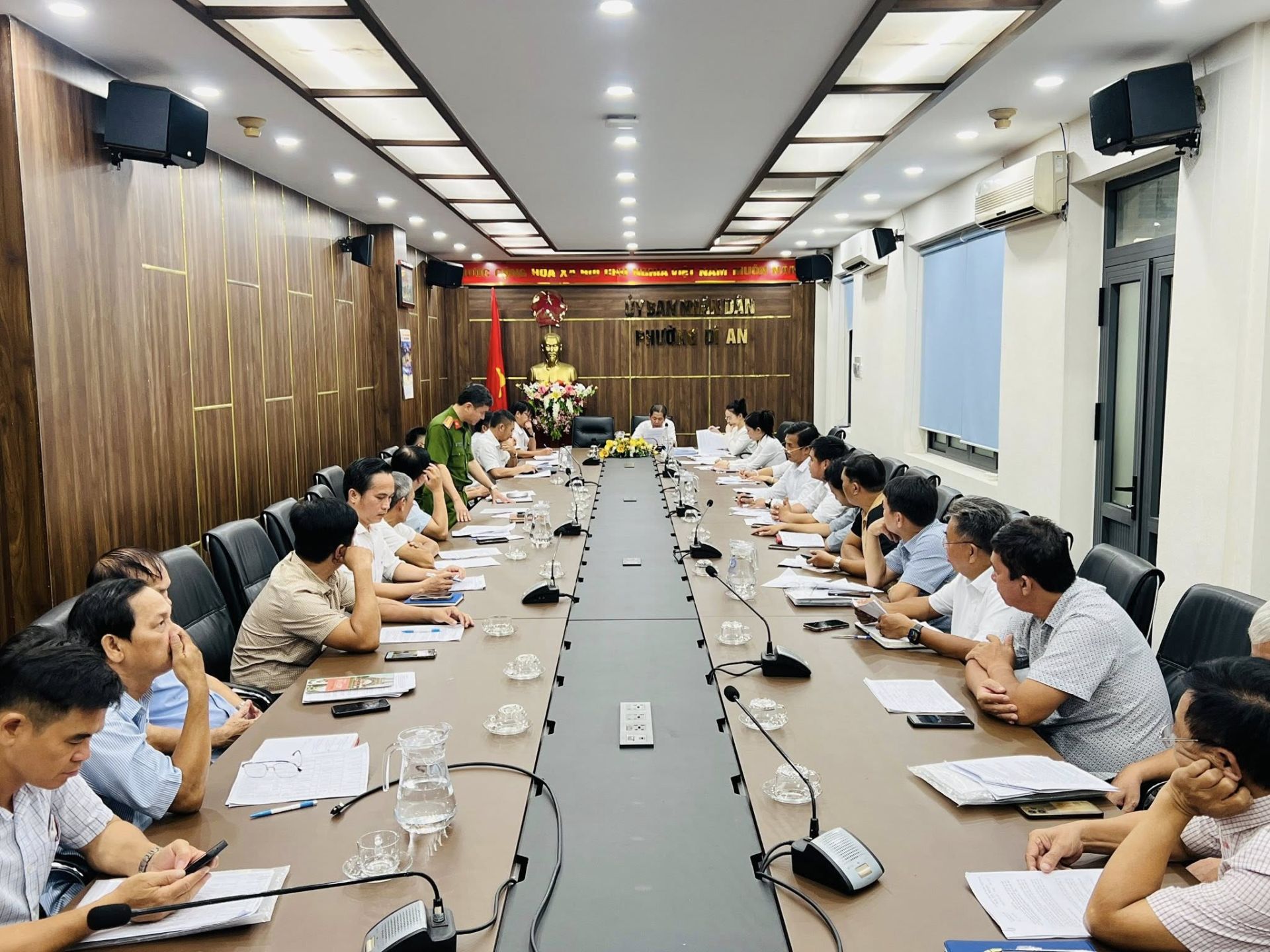 C&oacute; thể l&agrave; h&igrave;nh ảnh về một hoặc nhiều người v&agrave; văn bản cho biết '- AN'