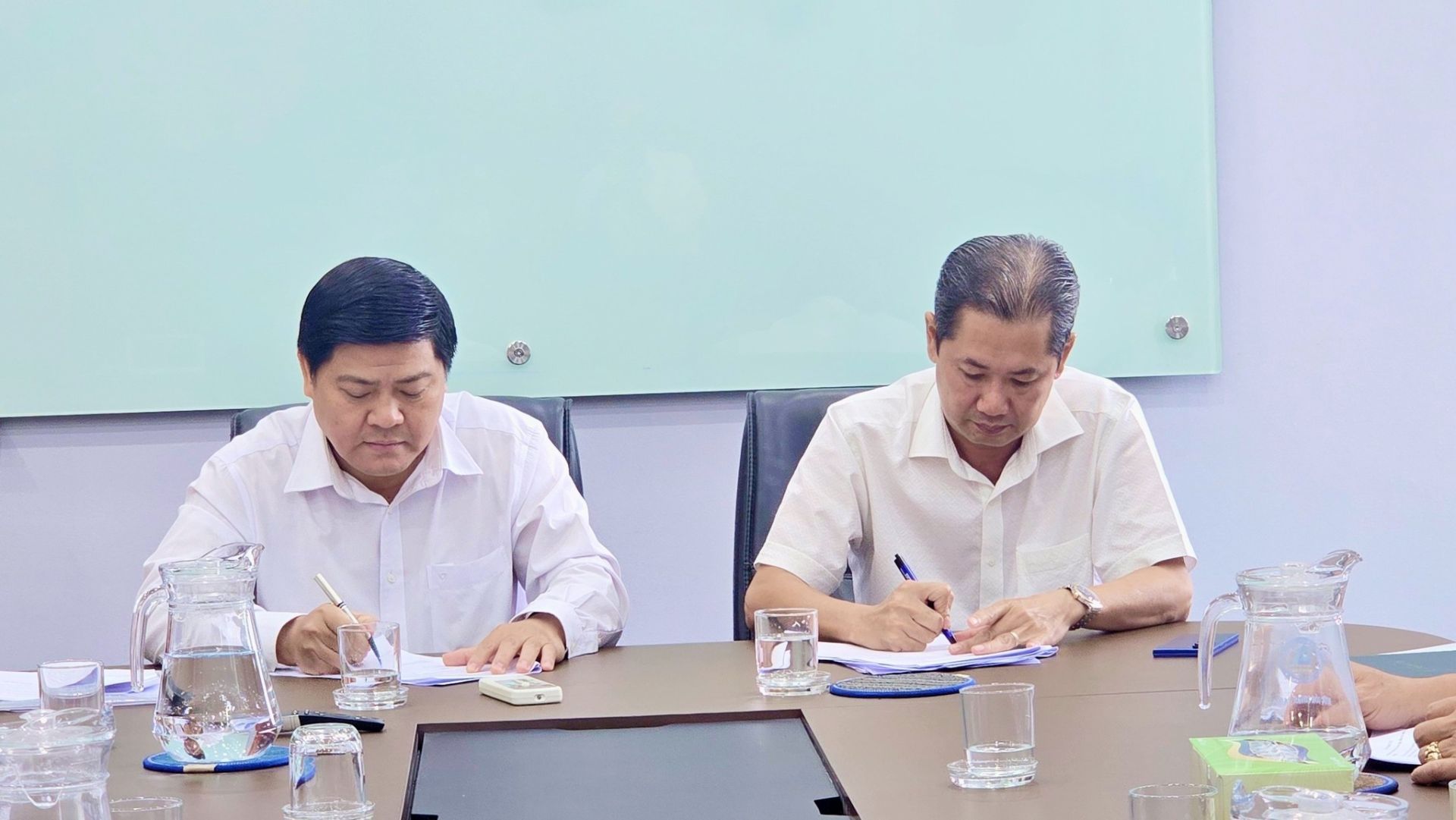 C&oacute; thể l&agrave; h&igrave;nh ảnh về một hoặc nhiều người v&agrave; mọi người đang học