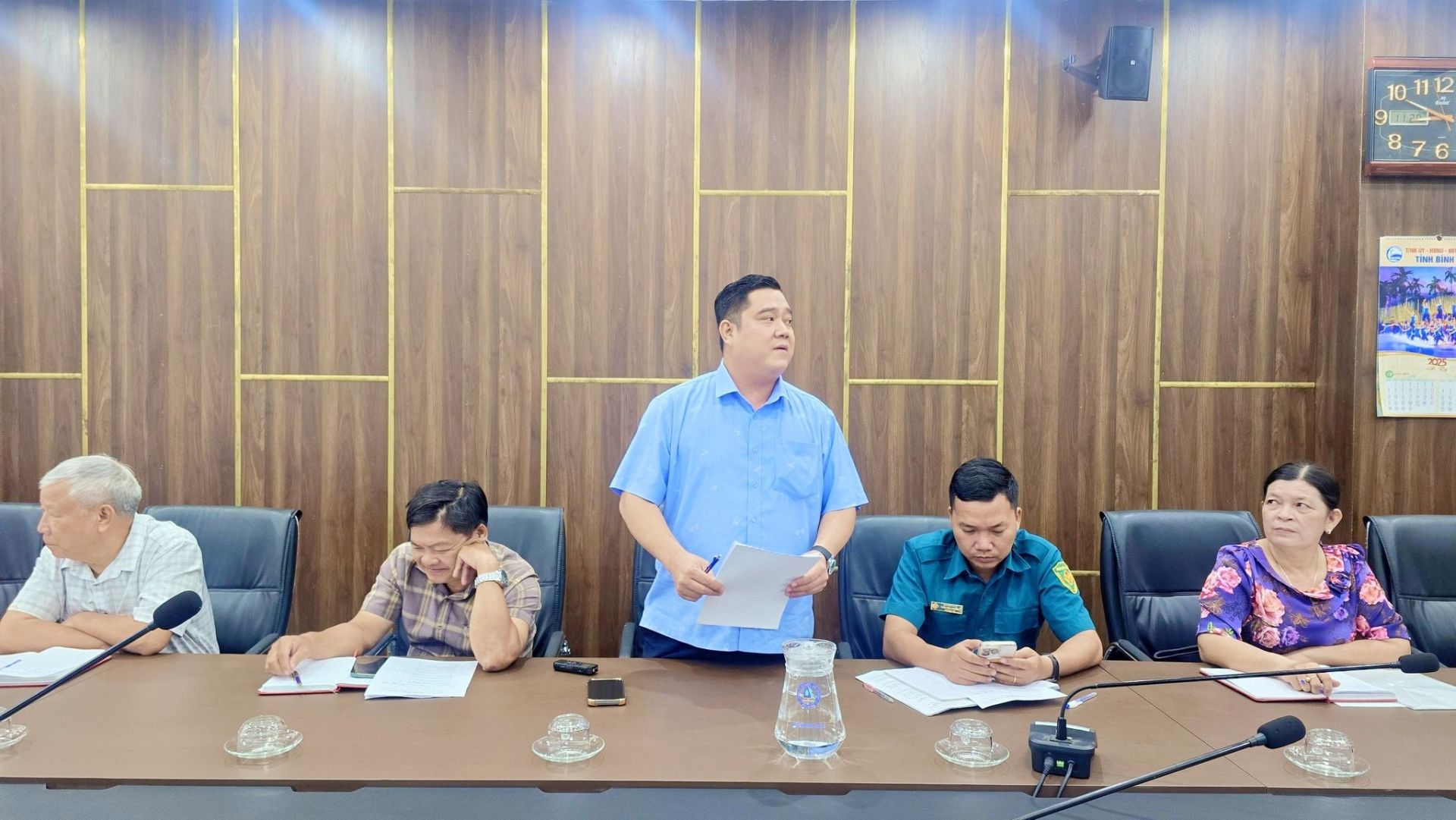 C&oacute; thể l&agrave; h&igrave;nh ảnh về ph&ograve;ng tin tức v&agrave; văn bản