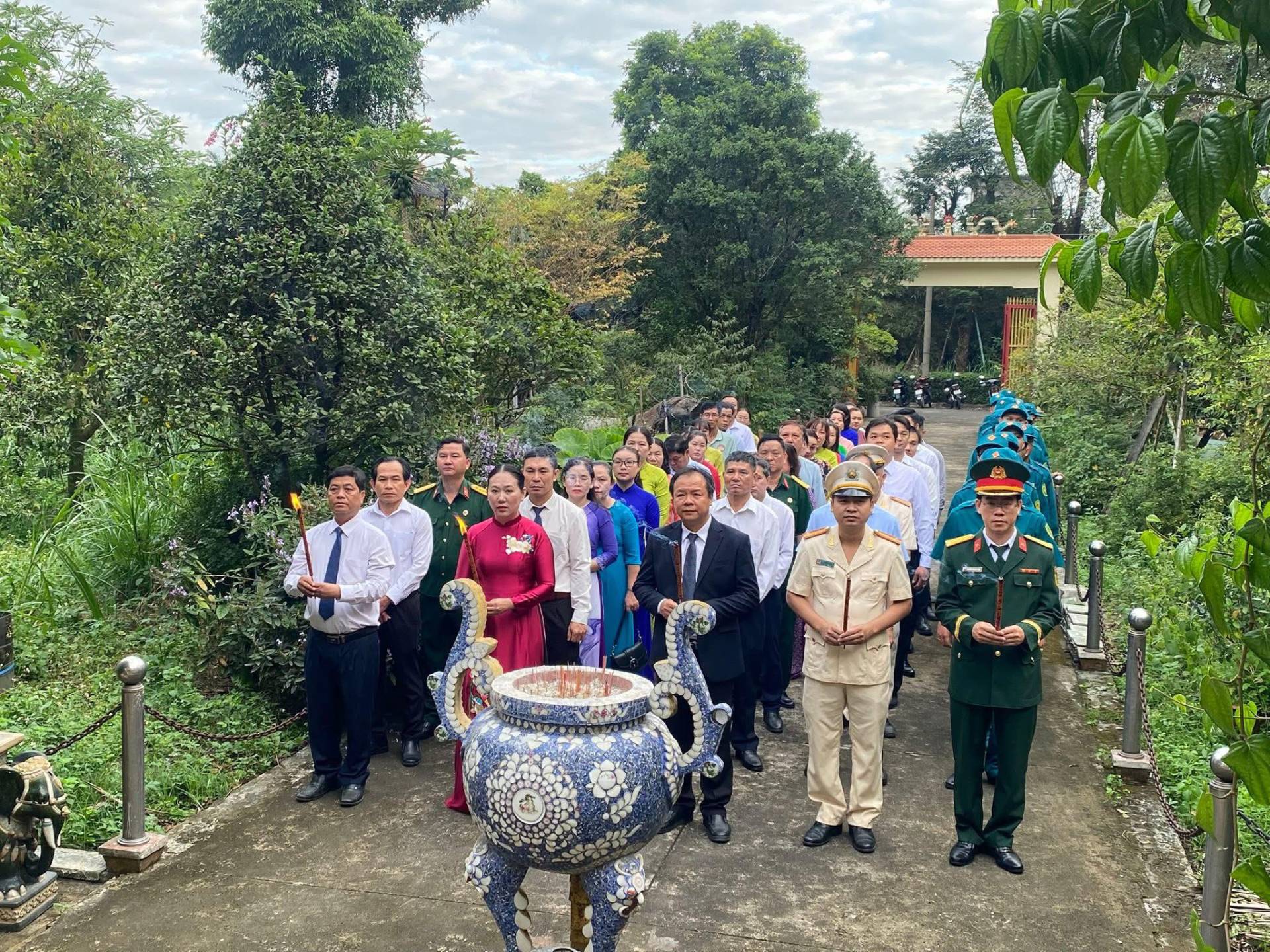 C&oacute; thể l&agrave; h&igrave;nh ảnh về c&acirc;y