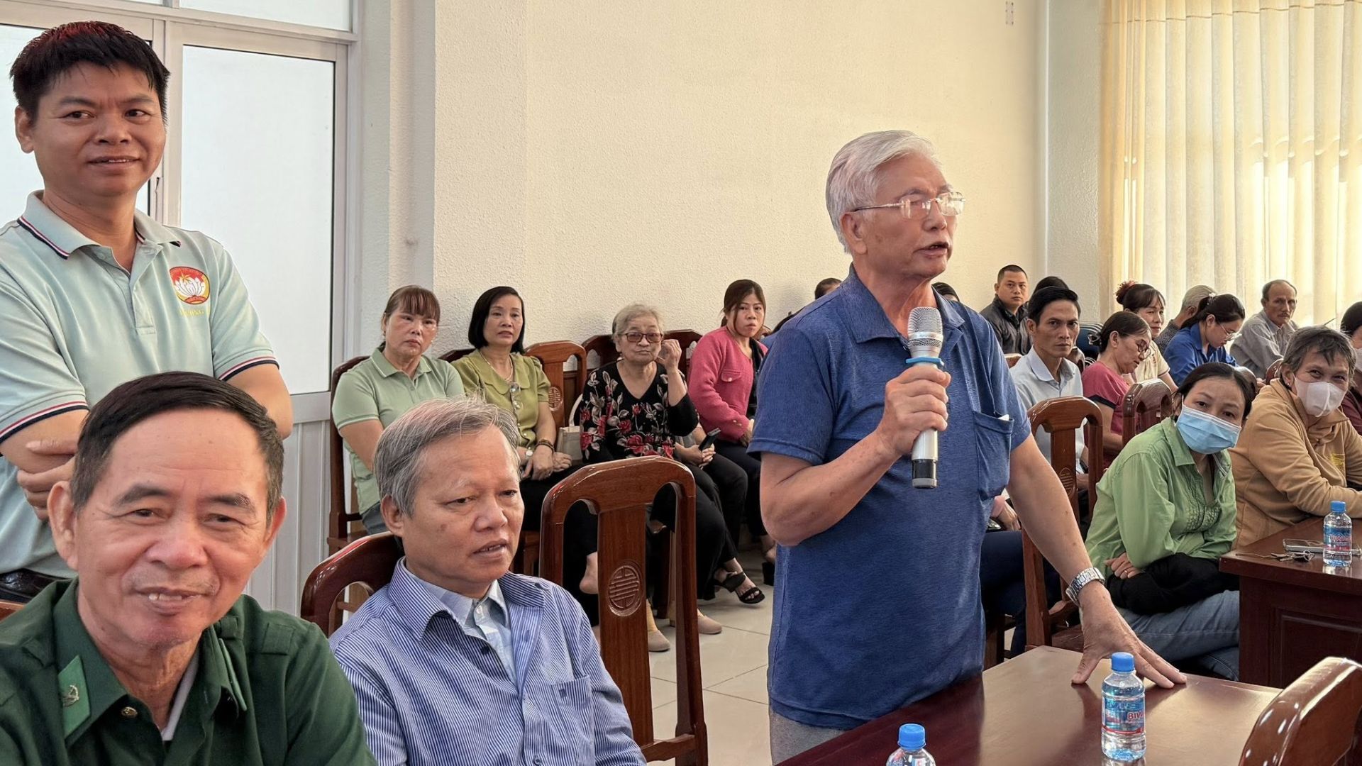 C&oacute; thể l&agrave; h&igrave;nh ảnh về một hoặc nhiều người