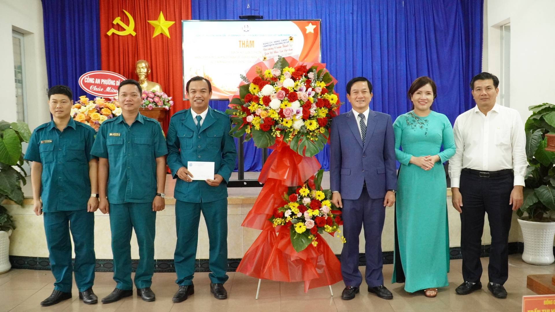 C&oacute; thể l&agrave; h&igrave;nh ảnh về &lrm;một hoặc nhiều người v&agrave; &lrm;văn bản cho biết '&lrm;ل TH&Acirc;M C&Ocirc;NG AN PHƯƠNG Ch&uacute;e Mim&lrm;'&lrm;&lrm;