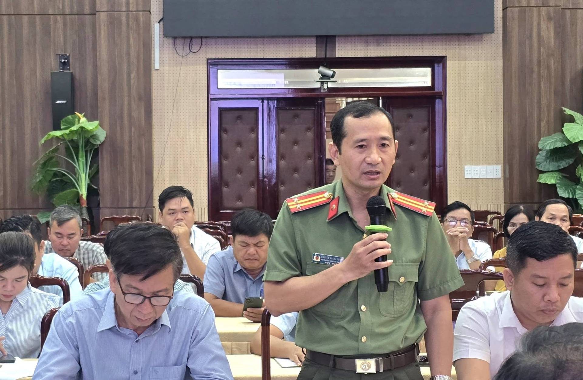 C&oacute; thể l&agrave; h&igrave;nh ảnh về một hoặc nhiều người