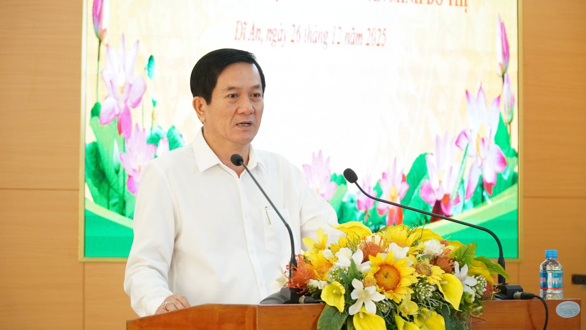 C&oacute; thể l&agrave; h&igrave;nh ảnh về c&aacute;i bục v&agrave; văn bản