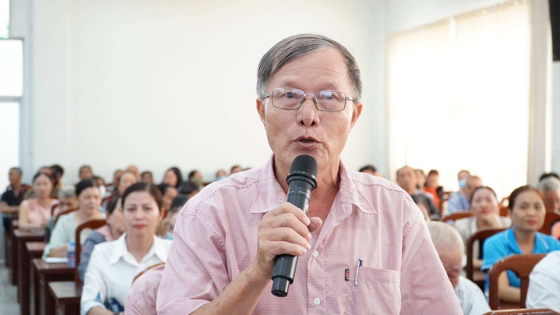 C&oacute; thể l&agrave; h&igrave;nh ảnh về một hoặc nhiều người