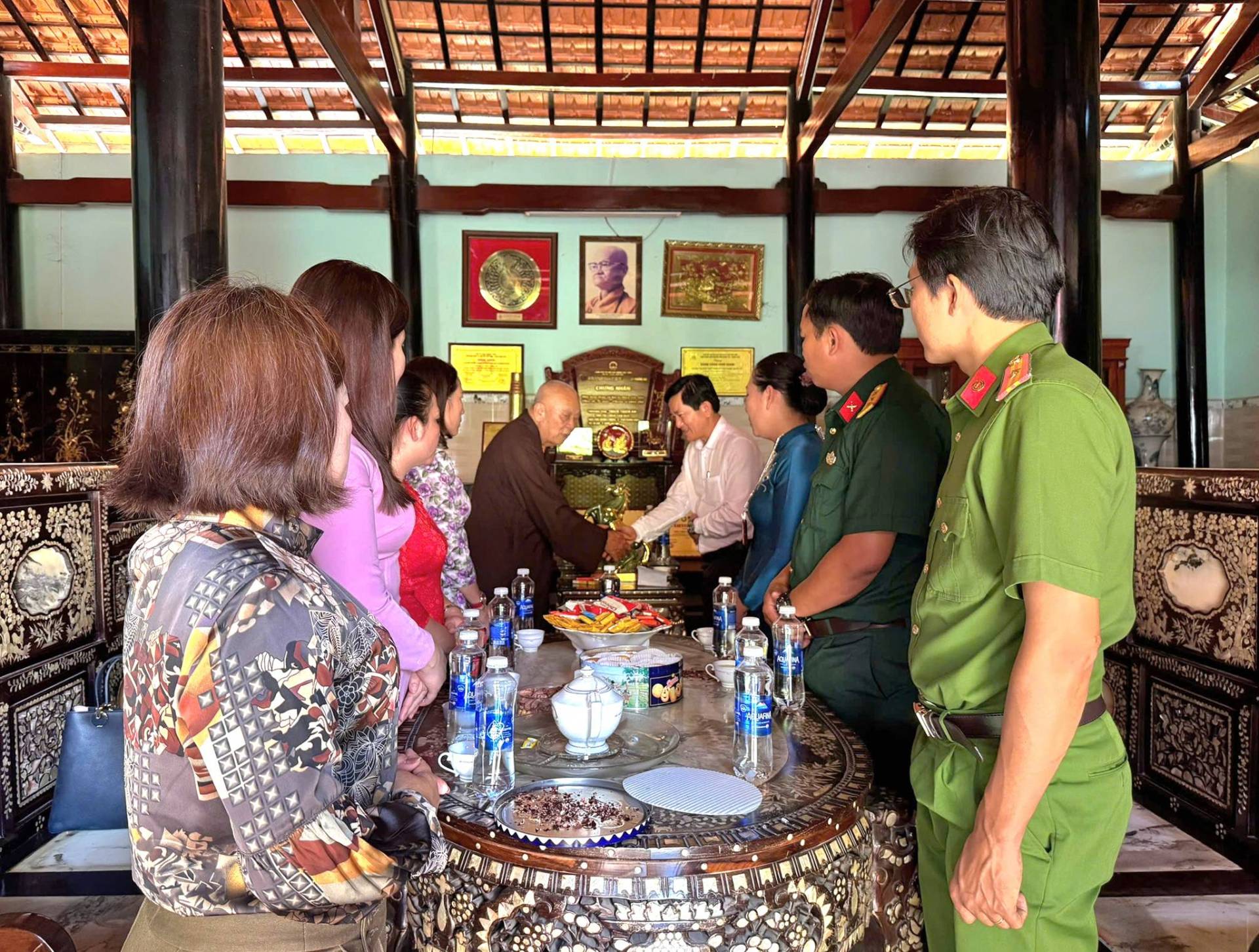 C&oacute; thể l&agrave; h&igrave;nh ảnh về một hoặc nhiều người