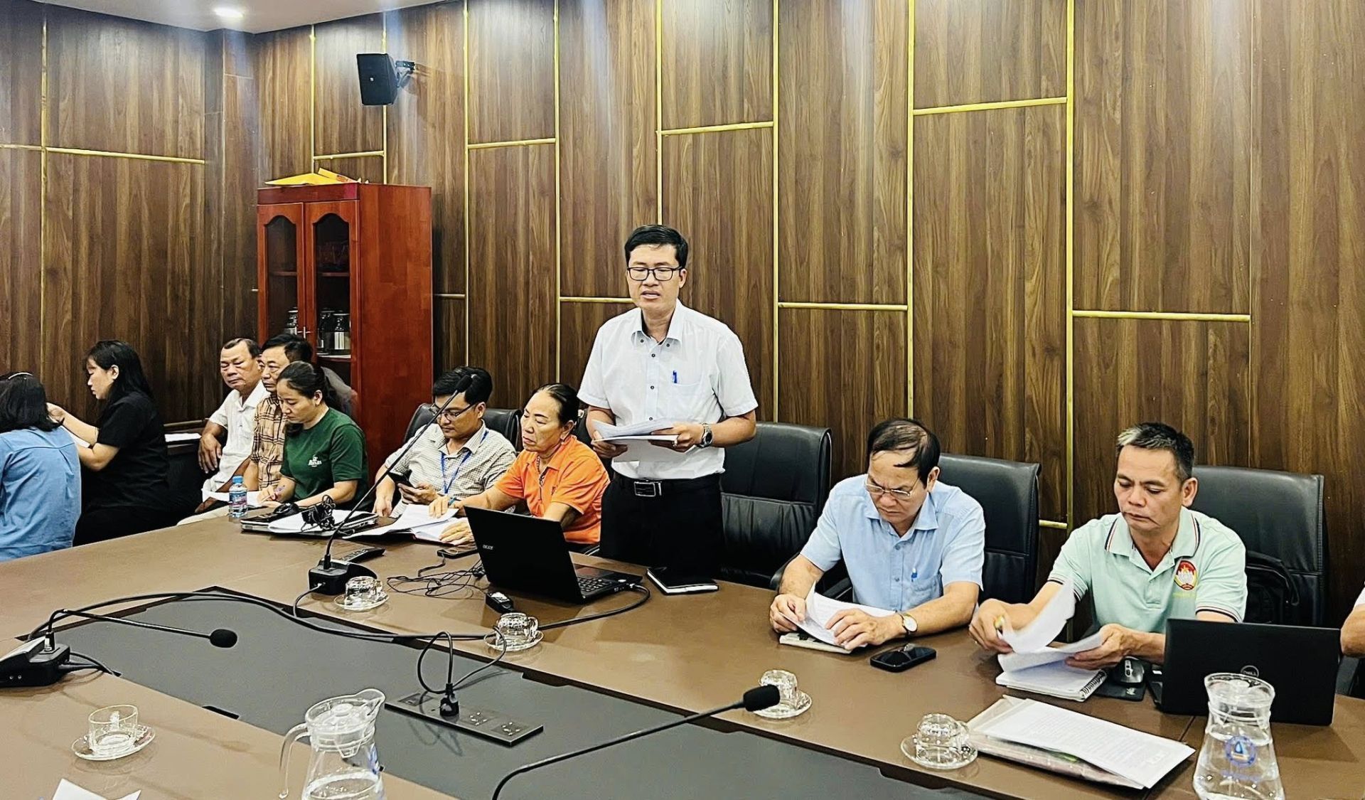 C&oacute; thể l&agrave; h&igrave;nh ảnh về một hoặc nhiều người, mọi người đang học v&agrave; b&agrave;n