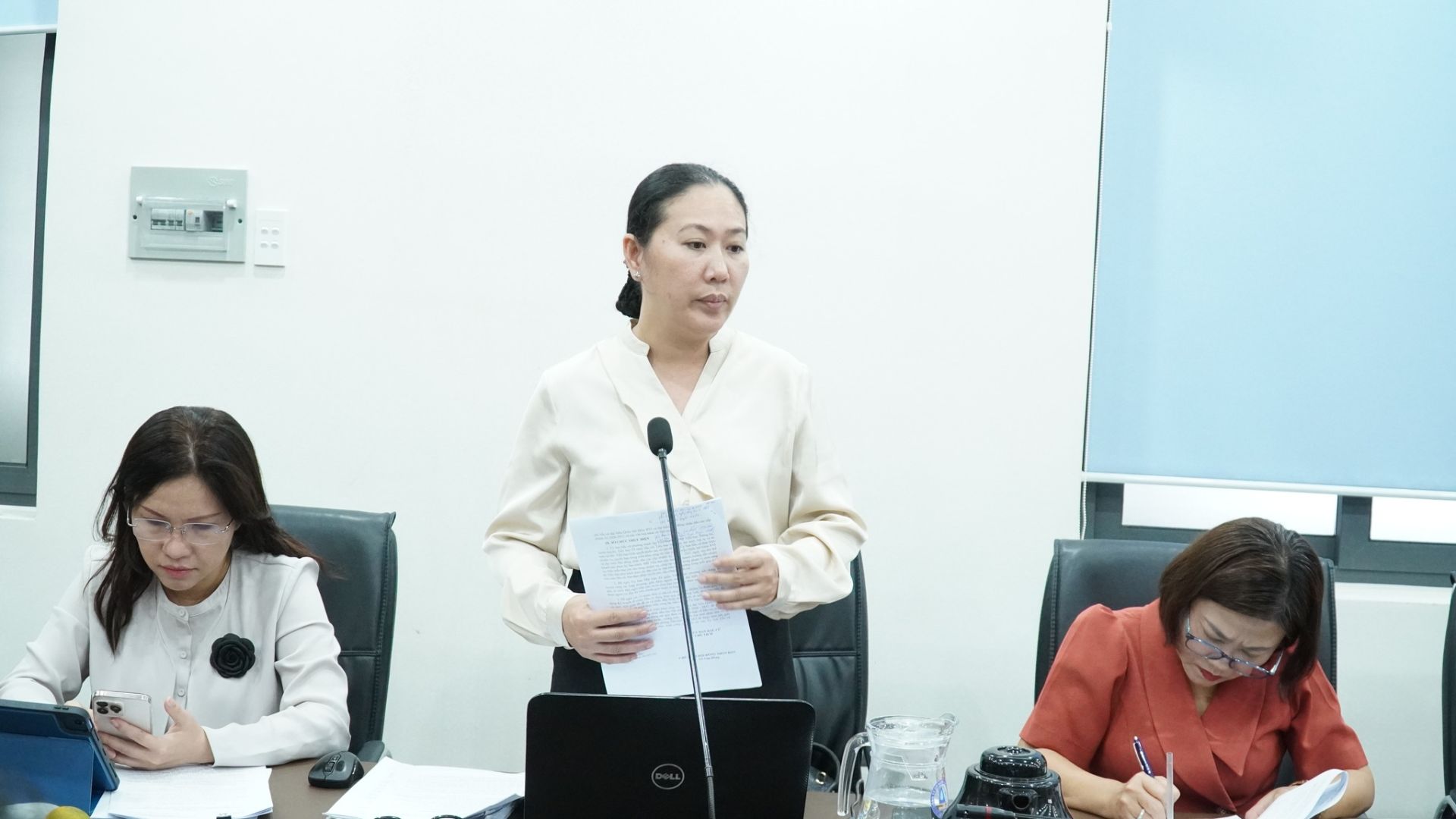 C&oacute; thể l&agrave; h&igrave;nh ảnh về một hoặc nhiều người v&agrave; mọi người đang học