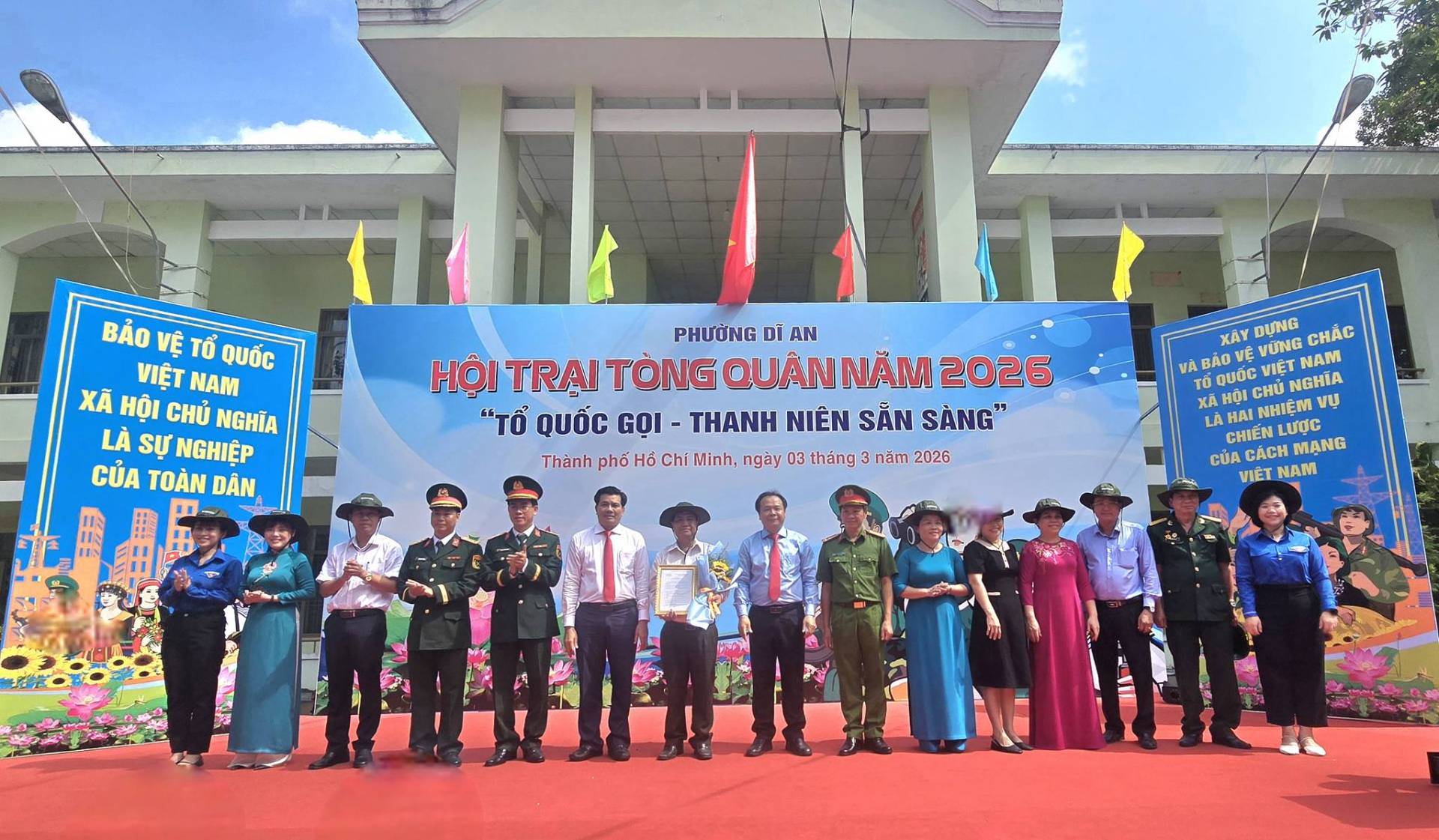 C&oacute; thể l&agrave; h&igrave;nh ảnh về c&aacute;i bục v&agrave; văn bản cho biết 'BẢO VỆ TỔ QUỐC VIỆT NAM X&Atilde; HỘI CHỦ NGHĨA L&Agrave; SỰ NGHIỆP CỦA TO&Agrave;N D&Acirc;N PHƯỞNG DI AN H&Ocirc;I HỘITRAIT&Aacute;NGQUANNAM2026 QU&Acirc;N NĂM 2026 TRẠI "TỔ QUỐC GỌI THANH NI&Ecirc;N SẴN S&Agrave;NG" Th&agrave;nh phố Hỗ Chỉ Minh, nAy 03 th&aacute;ng nam 2026 田 X&Acirc;Y DỰNG CHAC BẢOV VŨNG อั่ VIỆT NGHĨA XA HỘI NHI&Ecirc;M VU L&Agrave; CHIỄN LƯỢC CỦA CACH MANG VIỆT NAM'