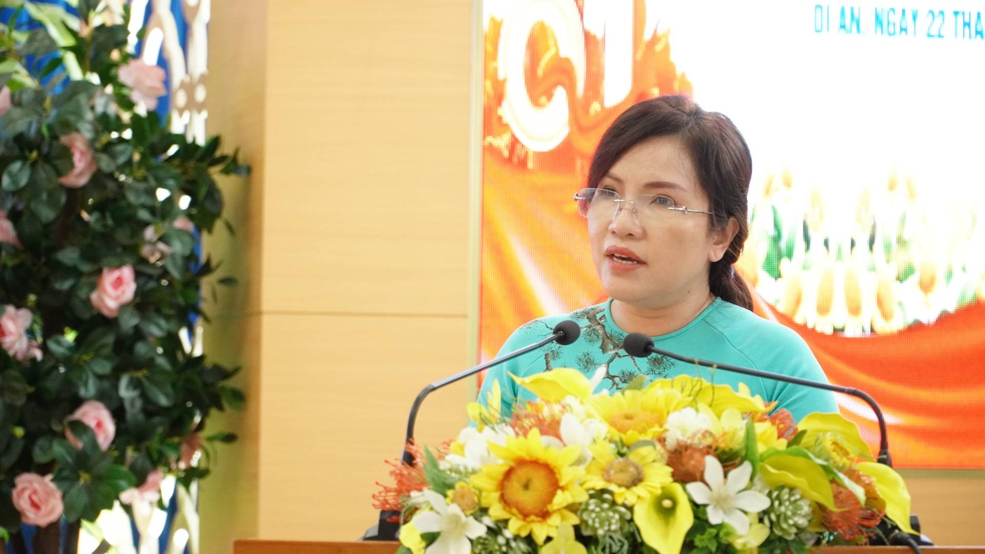 C&oacute; thể l&agrave; h&igrave;nh ảnh về c&aacute;i bục, ph&ograve;ng tin tức v&agrave; văn bản cho biết '0I DIAN AH NGAY22THA THA NGAY 22'