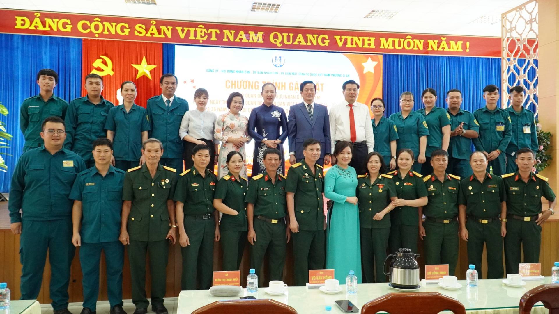 C&oacute; thể l&agrave; h&igrave;nh ảnh về c&aacute;i bục v&agrave; văn bản