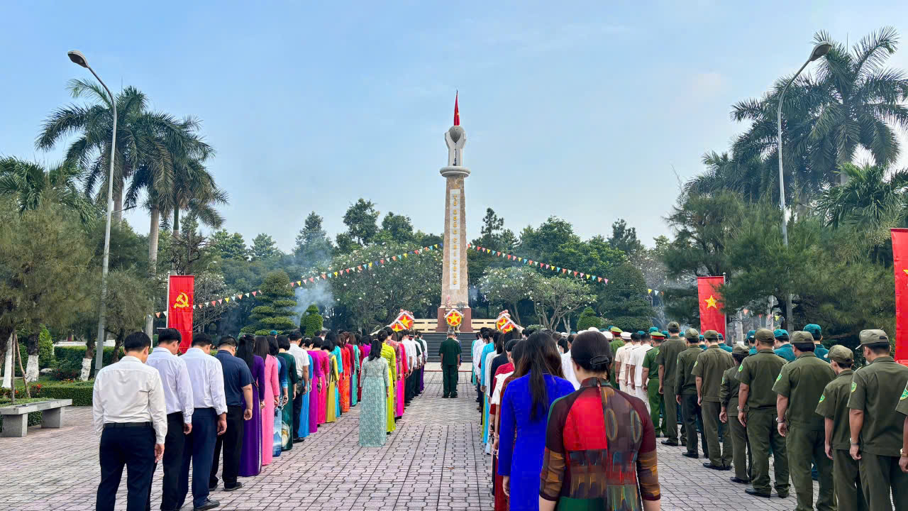C&oacute; thể l&agrave; h&igrave;nh ảnh về đ&agrave;i kỷ niệm