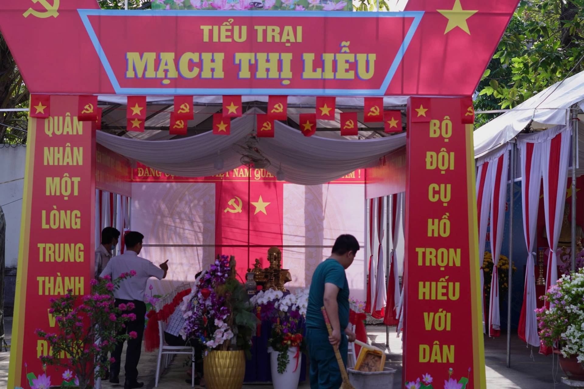 C&oacute; thể l&agrave; h&igrave;nh ảnh về &lrm;văn bản cho biết '&lrm;TIỂU TRẠI MACH THỊ LIỄU NAM QU&Acirc;N NH&Acirc;N MỘT L&Ograve;NG TRUNG TH&Agrave;NH -االه BỘ ĐỘI CỤ HỒ TRỌN HIẾU VỚI D&Acirc;N&lrm;'&lrm;