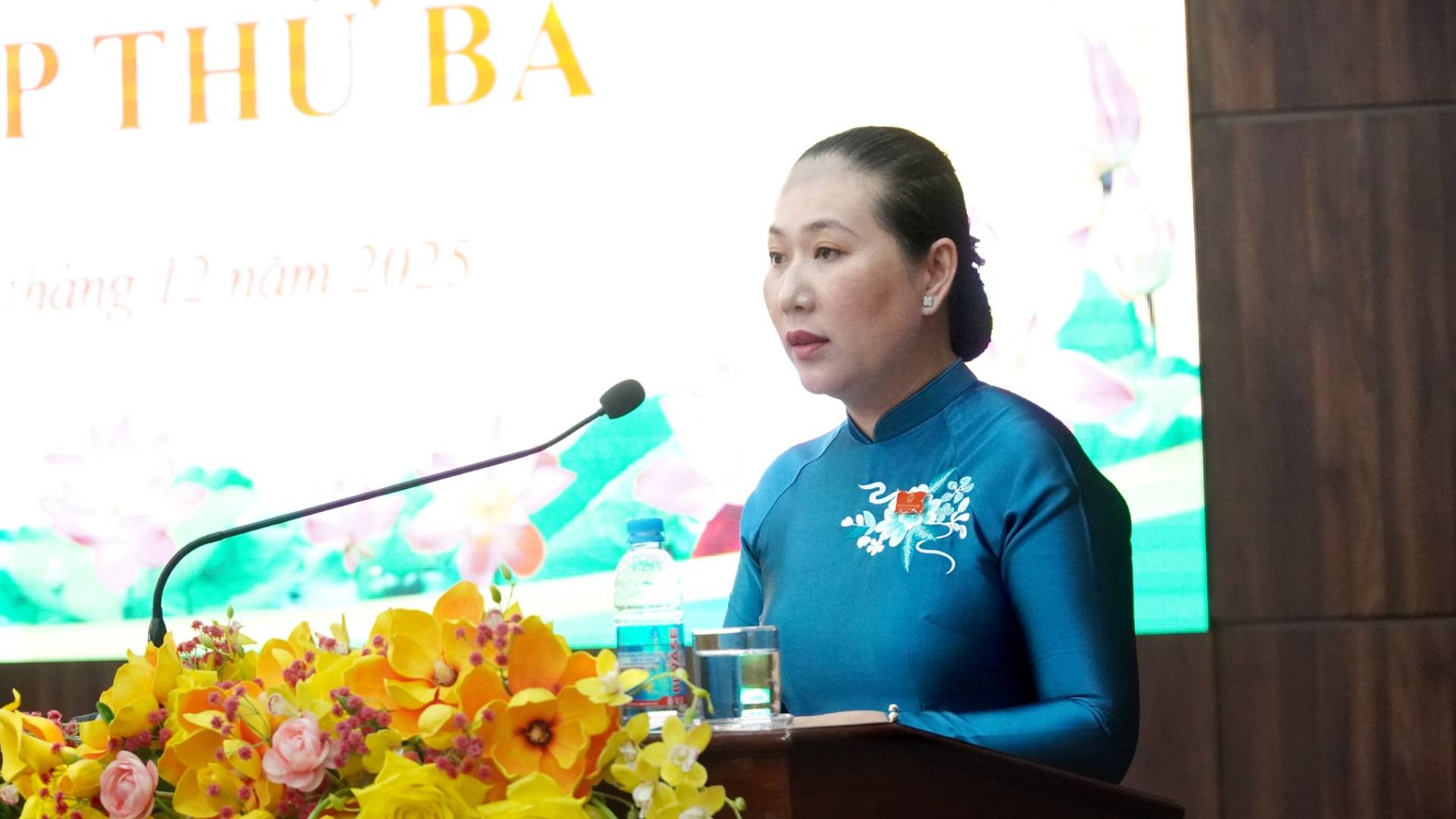 C&oacute; thể l&agrave; h&igrave;nh ảnh về c&aacute;i bục v&agrave; văn bản