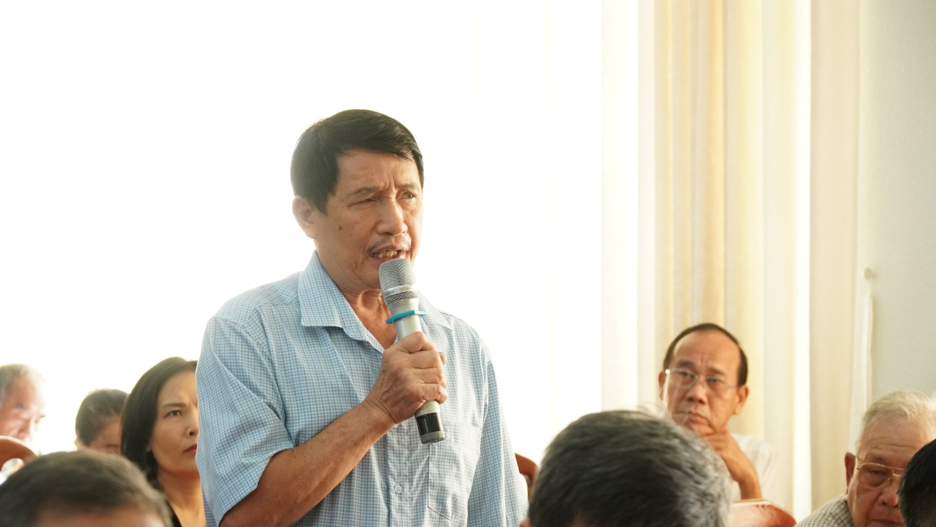 C&oacute; thể l&agrave; h&igrave;nh ảnh về một hoặc nhiều người